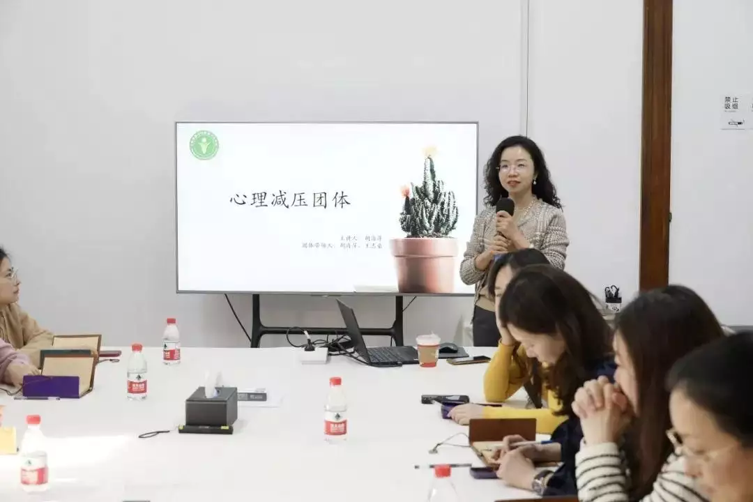 🚀必中一肖正版042🚀（这场关于职场妈妈心理减压团主题活动在张园展开40岁文章携女友酒店过夜：身材纤细不输马伊琍，穿衣打扮很像姚笛）