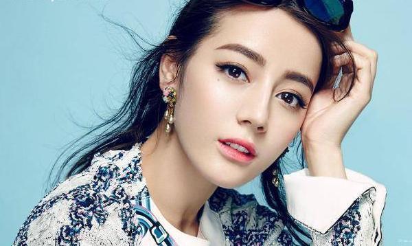 眼下有痣却更美的女星,古力娜扎妩媚,迪丽热巴惊艳!