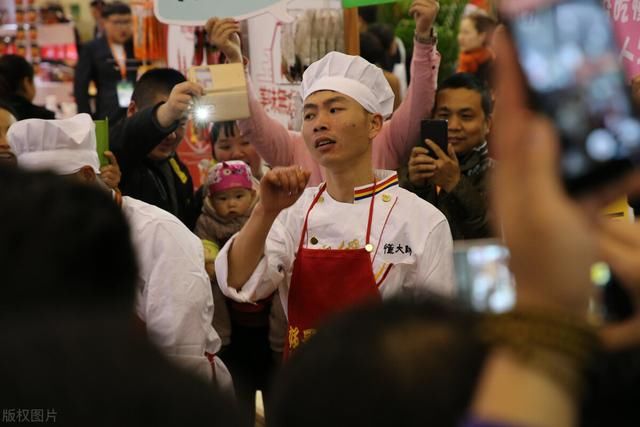 网红拉面哥走红后,大衣哥门庭冷落,赶忙