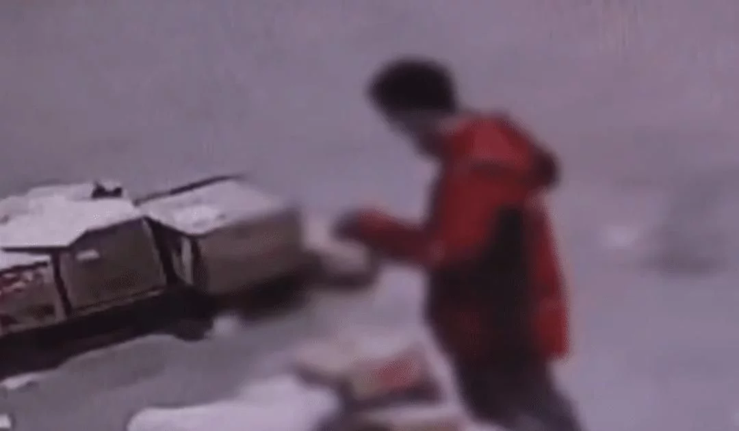 著名電商物流遭受“內鬼”!售后快遞幾次被盜,北京民警脫手擒賊(圖5) 著名電商物流遭受“內鬼”!售后快遞幾次被盜,北京民警脫手擒賊(圖5)