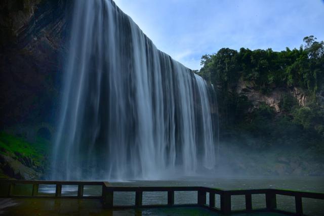 万州大瀑布群景区名闻暇迩,是饮誉中外的"亚洲第一瀑"