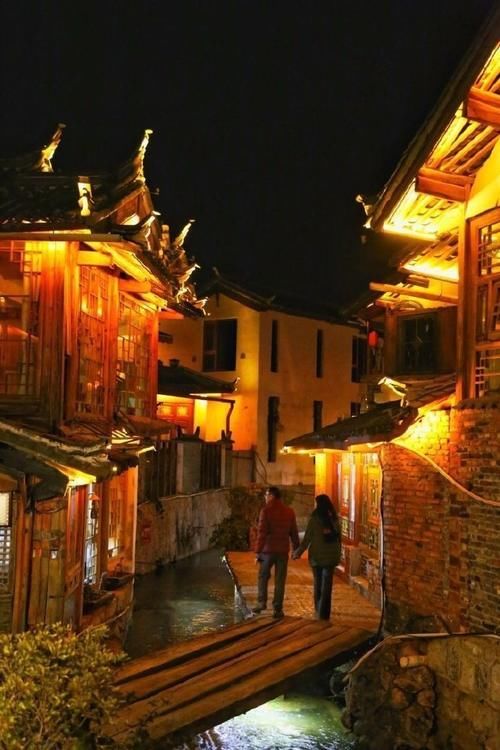 静好|束河古镇小河边夜晚,岁月静好的真实写照