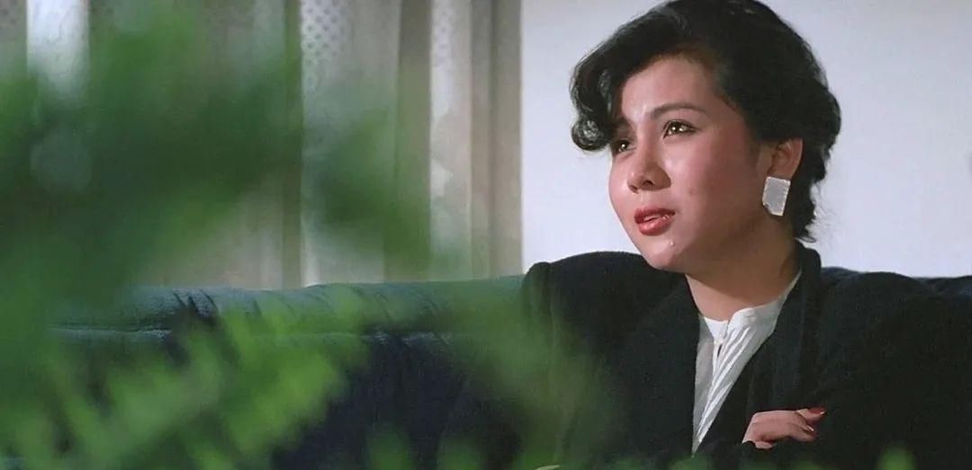 【古嘉露】是当年香港的名模,身高腿长又美貌,1982年出演第一部电影就