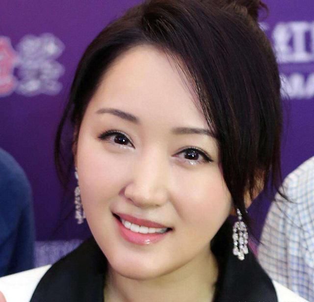 杨钰莹年轻时万人迷,被大人物玩弄于股掌,鲜为人知的