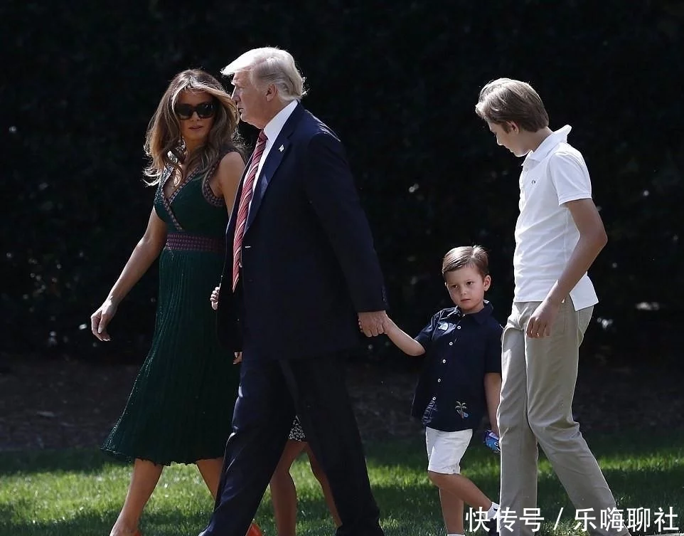 直击: 美国总统特朗普一家八口度假照