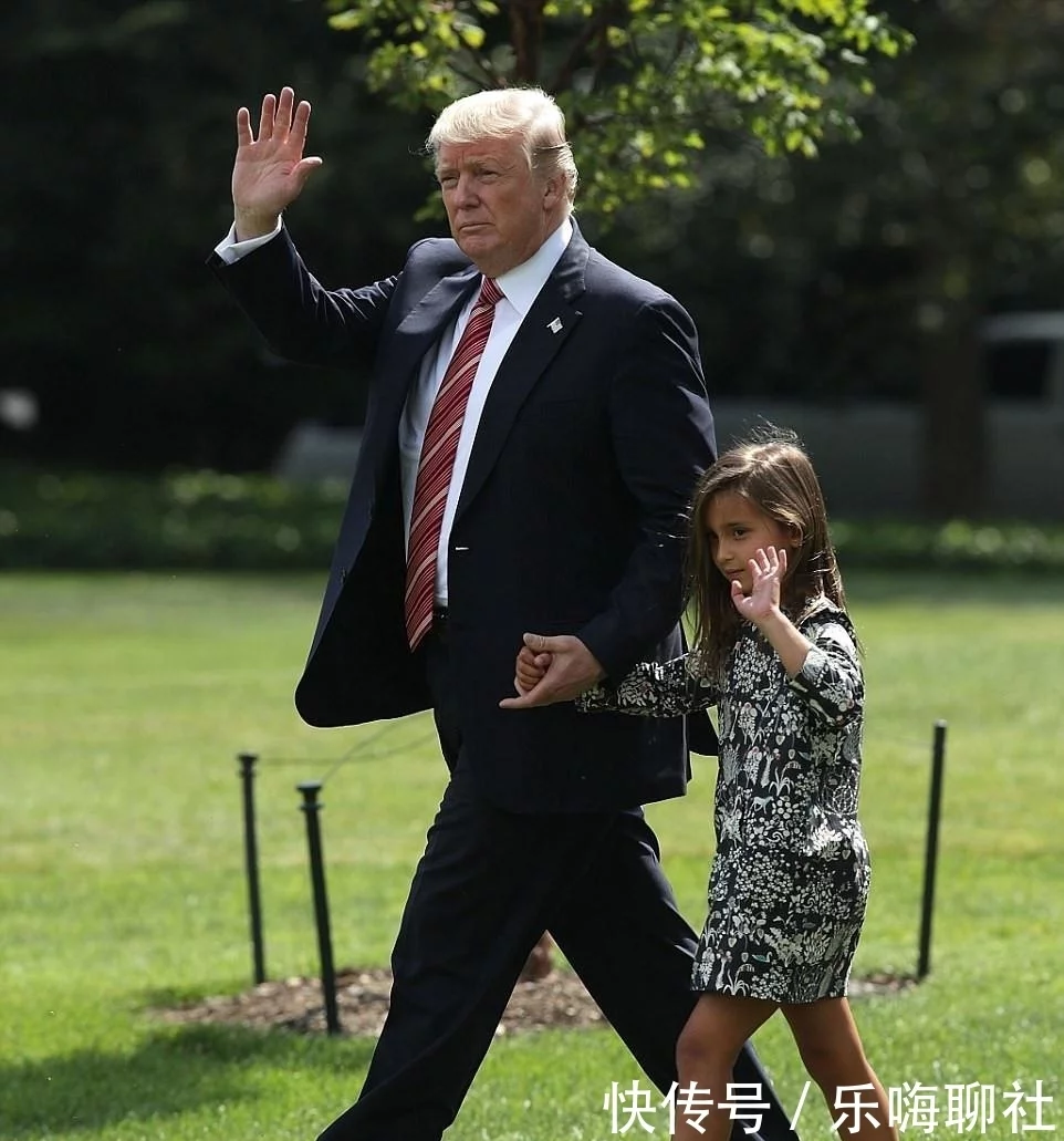 直击: 美国总统特朗普一家八口度假照