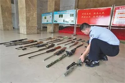 枪杀19岁女孩后，他还当了25年国家干部！