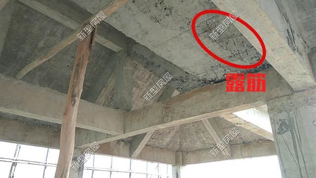 农村盖房子,混凝土拆模后千疮百孔,老包工头说这是正常现象?