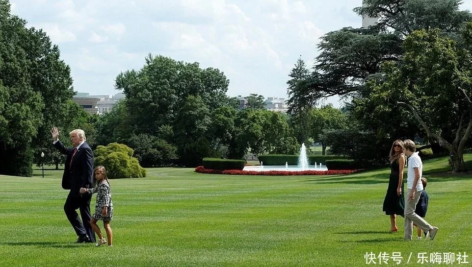 直击: 美国总统特朗普一家八口度假照
