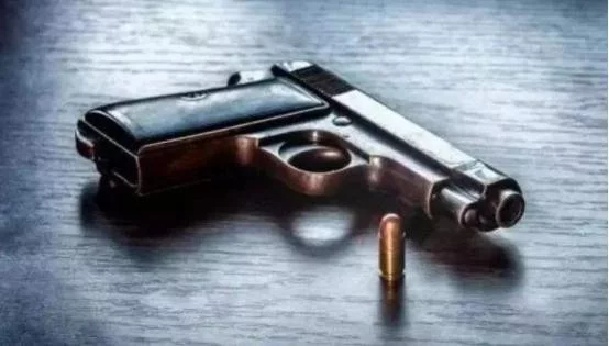 枪杀19岁女孩后，他还当了25年国家干部！