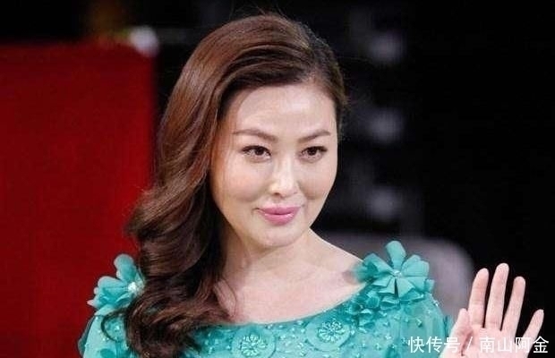 她曾是众多人心中的女神,后跟"小叔"恋爱,如今息影多年47岁成这样