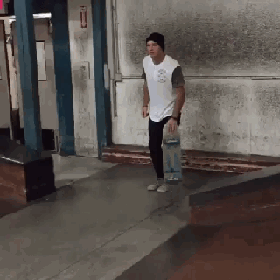 搞笑gif趣图:现在很少见到这样的场景了