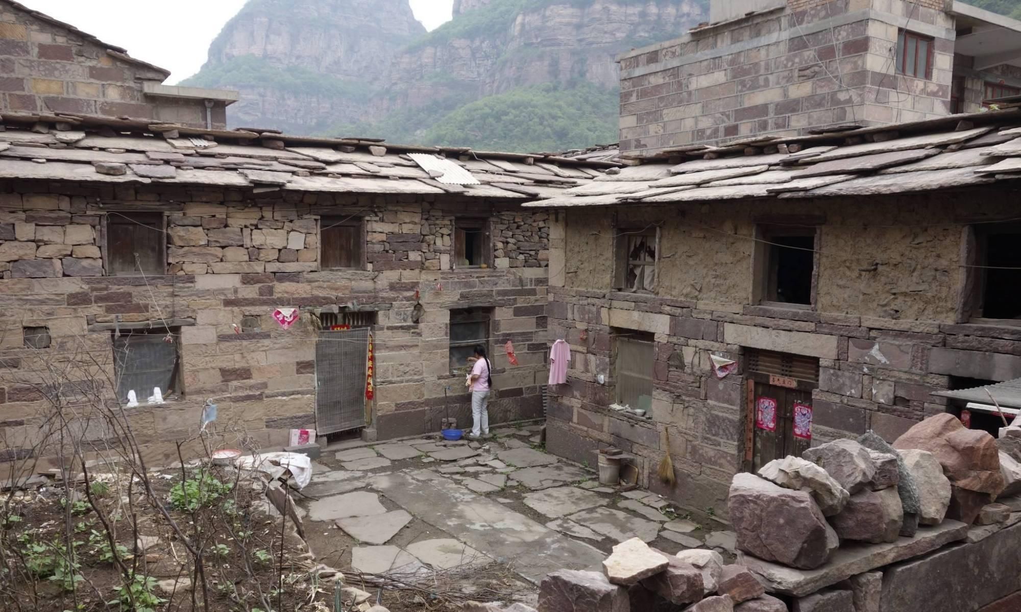 中国|奇闻中国发现"井底村,与世隔绝几千年,出行要靠爬梯子