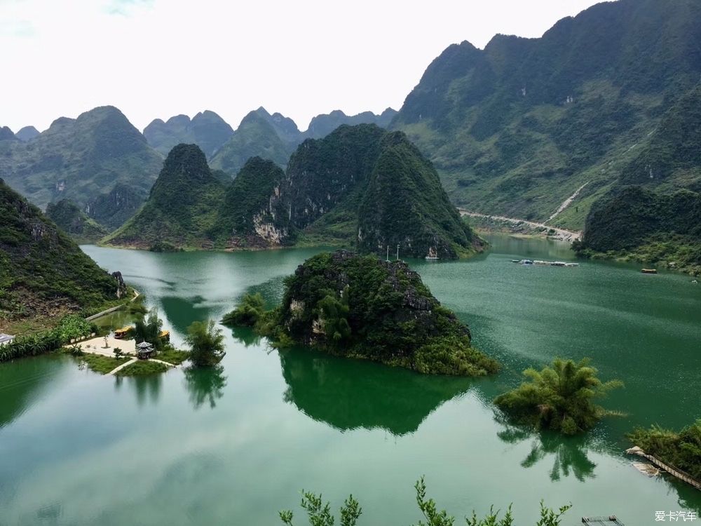 旅游 浩坤湖位于广西壮族自治区百色凌云县下甲镇和伶站瑶族乡交界的