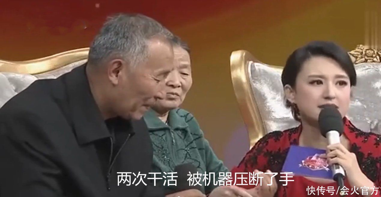 刘和刚豪宅内置电梯太阔气,水泥楼梯下摆拖鞋,桌上一瓶酒近1万