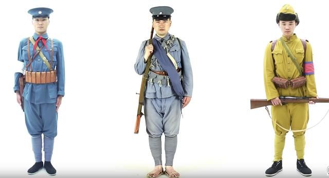 左一为直军士兵军服,左二为奉军士兵军服年代:1921年.