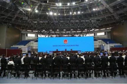 枪杀19岁女孩后，他还当了25年国家干部！