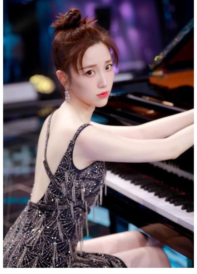 难怪江苏卫视女主持只有她蒙面舞王2张纯烨钢琴公主造型绝美