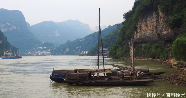 它靠近三峡大坝 却没有因为大坝而搬走 江上人家过得像世外桃源 快资讯