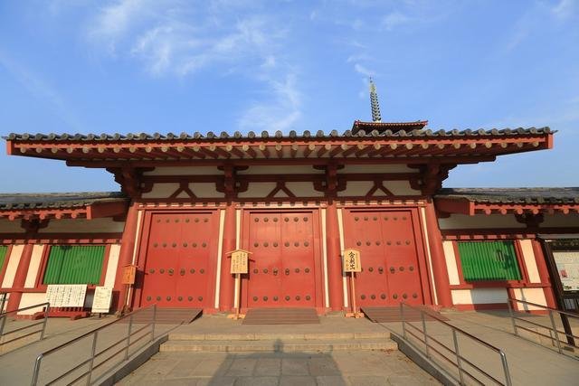 天王寺拥有宽广的天王寺公园和四天王寺 热闹与宁静互相对比 快资讯