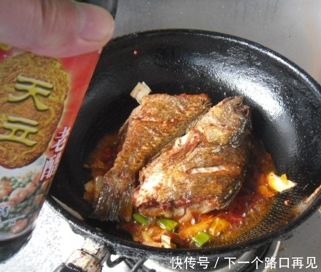 葱烧百花鱼 肉质细嫩 刺少汁多 宴客做它倍儿有面 快资讯 葱烧百花鱼 肉质细嫩 刺少汁多 宴客做它倍儿有面 快资讯