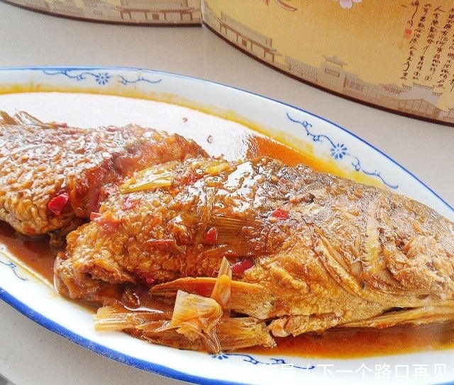 葱烧百花鱼 肉质细嫩 刺少汁多 宴客做它倍儿有面 快资讯