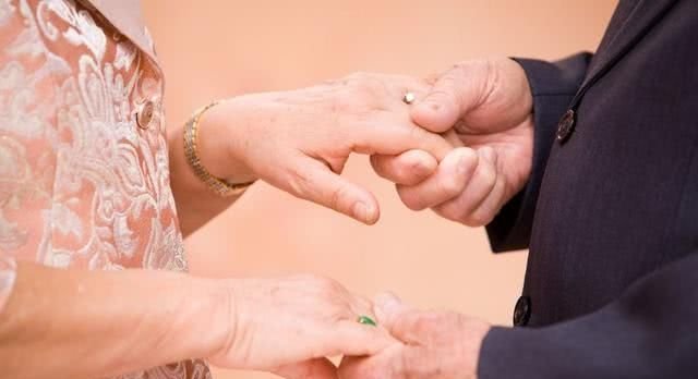 金婚 银婚 钻石婚代表多少岁 1至80岁都有不同叫法 快资讯