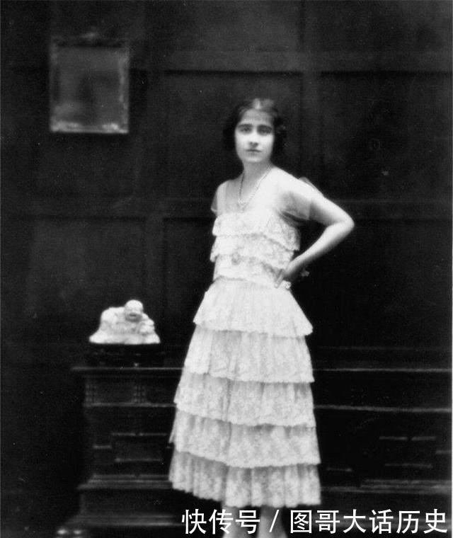 伊丽莎白王太后年轻时有多美 高贵典雅 美丽动人 王子一见倾心 快资讯
