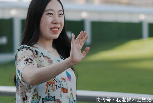 第一个追星大火的杨丽娟 16岁辍学 如今拿着00元工资 快资讯 第一个追星大火的杨丽娟 16岁辍学 如今拿着00元工资 快资讯