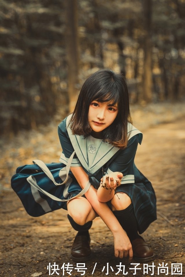 性感美女时尚写真 清纯校园制服美少女户外复古随拍 漂亮唯美 快资讯