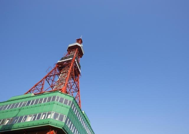 札幌电视塔又名札幌铁塔 是日本北海道札幌市区内著名的地标之一 快资讯