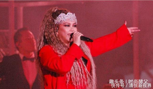 张惠妹胖到认不出 穿红西装看上去有两百斤 辣妹形象一去不复返 快资讯