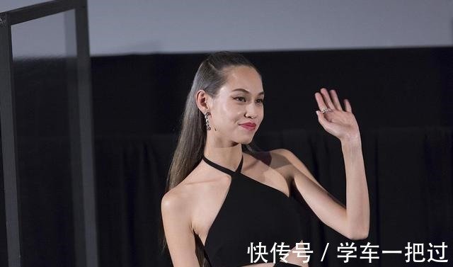 水原希子挂脖镂空裙亮相 曼妙身材大方展示 露光洁额头姿态随意 快资讯 水原希子挂脖镂空裙亮相 曼妙身材大方展示 露光洁额头姿态随意 快资讯