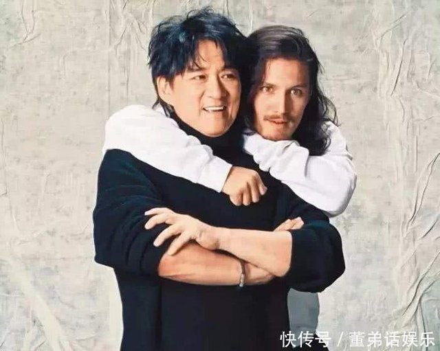 周华健与儿子合唱 亲亲我的宝贝 揭秘歌词中 呼啦啦 的含义 快资讯