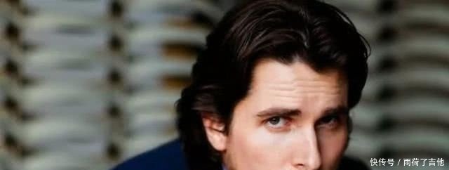 蝙蝠侠 男主克里斯蒂安 贝尔 零绯闻好莱坞有名的 弹簧人 快资讯