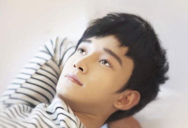 海外最受欢迎男艺人排行金钟大垫底 吴世勋第三 第一是28岁 快资讯 海外最受欢迎男艺人排行金钟大垫底 吴世勋第三 第一是28岁 快资讯