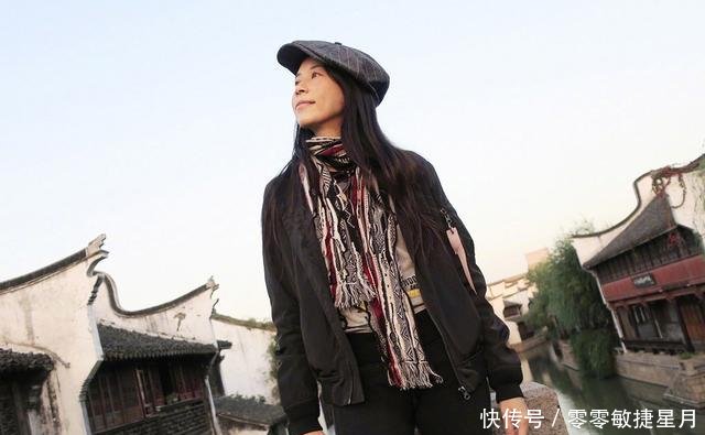 莫文蔚外出旅游 轻简装扮休闲感十足 这才是49岁该有的样子 快资讯 莫文蔚外出旅游 轻简装扮休闲感十足 这才是49岁该有的样子 快资讯