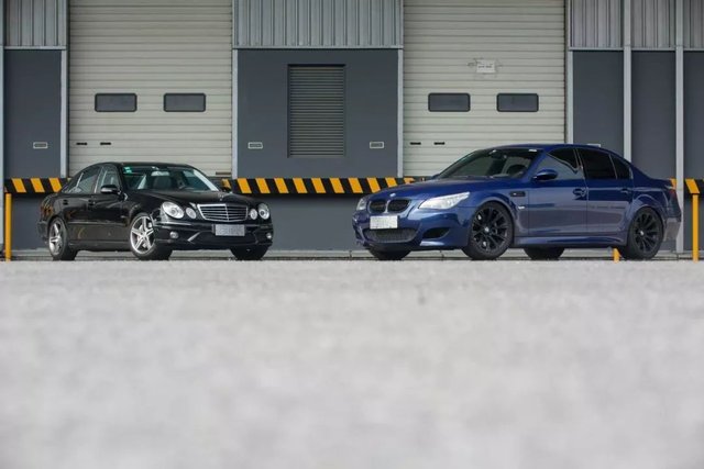 致敬 那疯狂的年代 奔驰e63amg W211 宝马m5 快资讯 致敬 那疯狂的年代 奔驰e63amg W211 宝马m5 快资讯