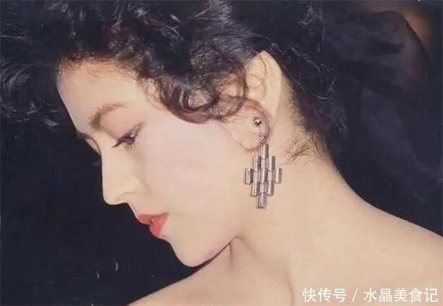泽口靖子 不当花瓶偏靠实力 曾与世界首富交往过密 却至今未婚 快资讯