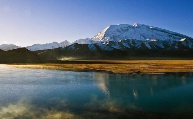 慕士塔格峰与卡拉库里湖 看雪山与高原湖 这两个就够了 快资讯