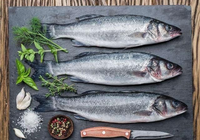 深海鱼和普通鱼有什么营养不同 吃海鱼要最要注意什么 快资讯 深海鱼和普通鱼有什么营养不同 吃海鱼要最要注意什么 快资讯