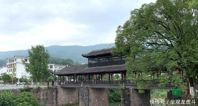 贺龙故居 坐北朝南 四扇三间的普通木房 其祖父于清道光年间修建 快资讯