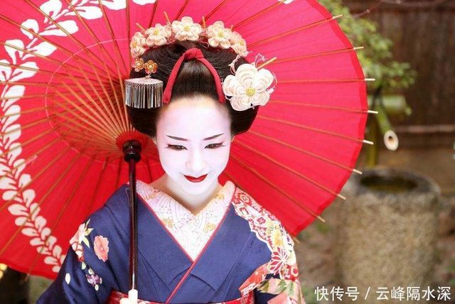 日本古代的女人 喜欢把自己打扮成僵尸一样 看起来都恐怖 快资讯