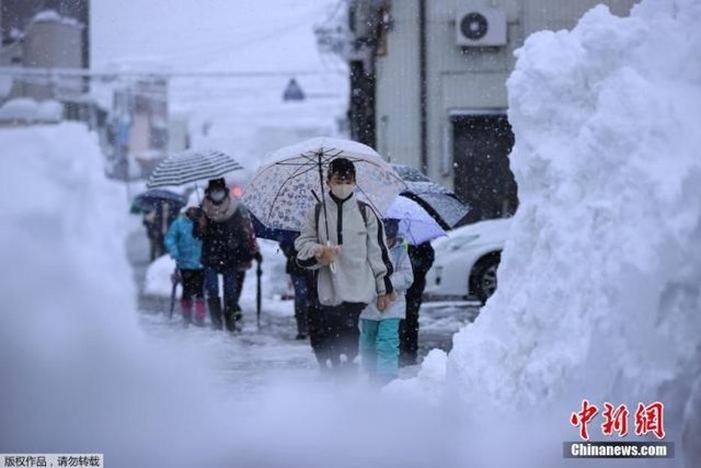 日本局部地区降雪量创纪录逾千辆汽车受困无法动弹 快资讯