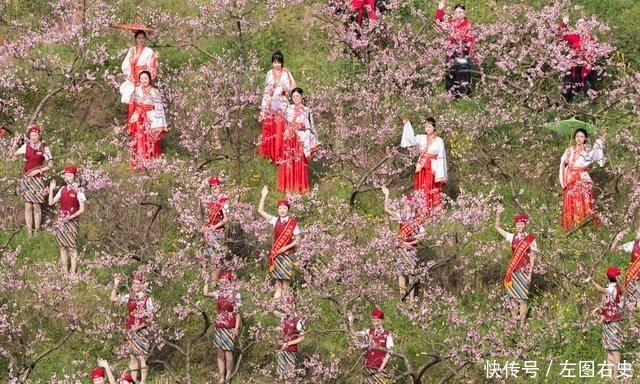 百名准空姐走进被爱情遗忘的角落 优雅礼仪登上 大雅之堂 快资讯