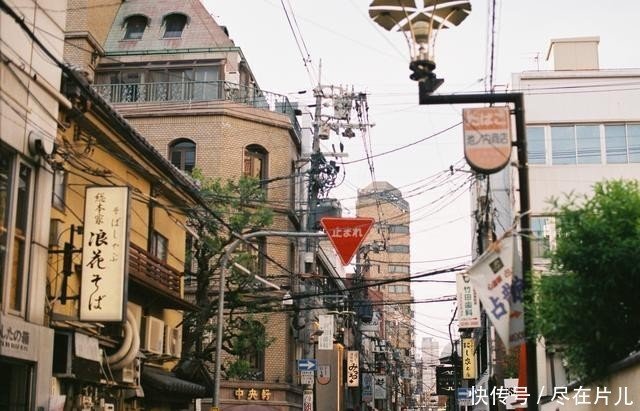 日本东京的新宿地铁 错综复杂让人迷失 购物街让女生停不下手 快资讯