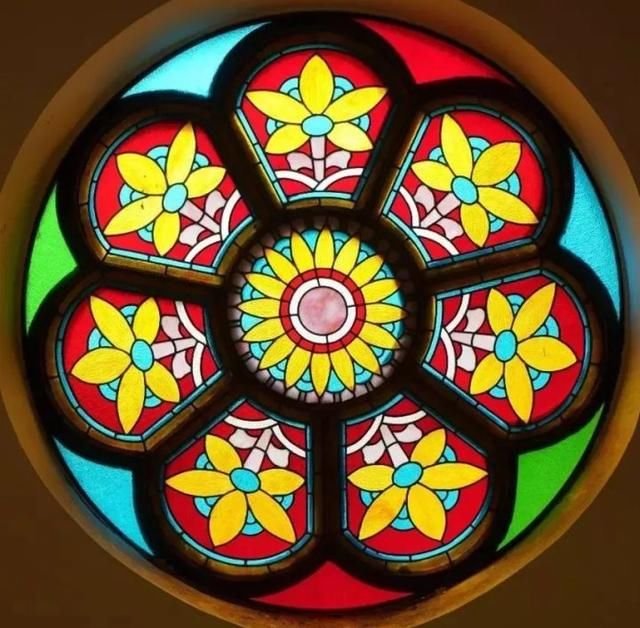 巴黎圣母院凋零的玻璃花窗 在启东就可看到 快资讯 巴黎圣母院凋零的玻璃花窗 在启东就可看到 快资讯