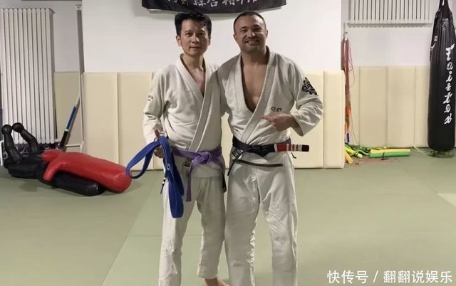 演员姬晨牧老师的巴西柔术故事 快资讯 演员姬晨牧老师的巴西柔术故事 快资讯