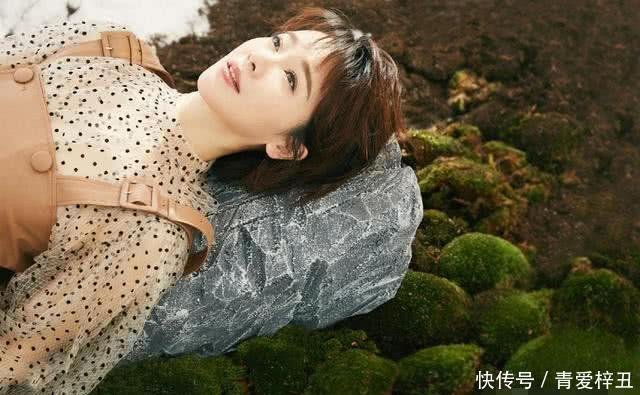 左小青短发太美了 驼色吊带连衣裙配透视衬衫 42岁美得不敢认 快资讯