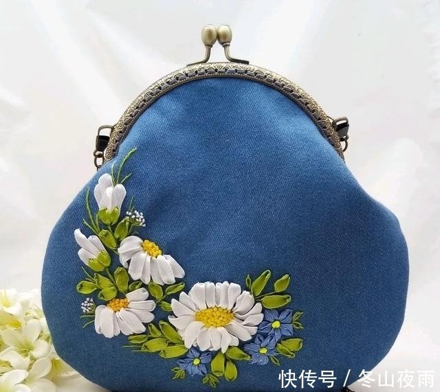 只用了一块纯色的布加了一个配件制作包包 没想到美得如此惊艳 快资讯